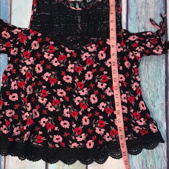 ❄️Express off the shoulder top - Picture 4 of 5